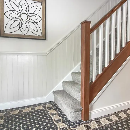 Cresent Townhouse